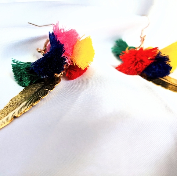 Feather with colourful Tassel earring - Picture 2 of 4